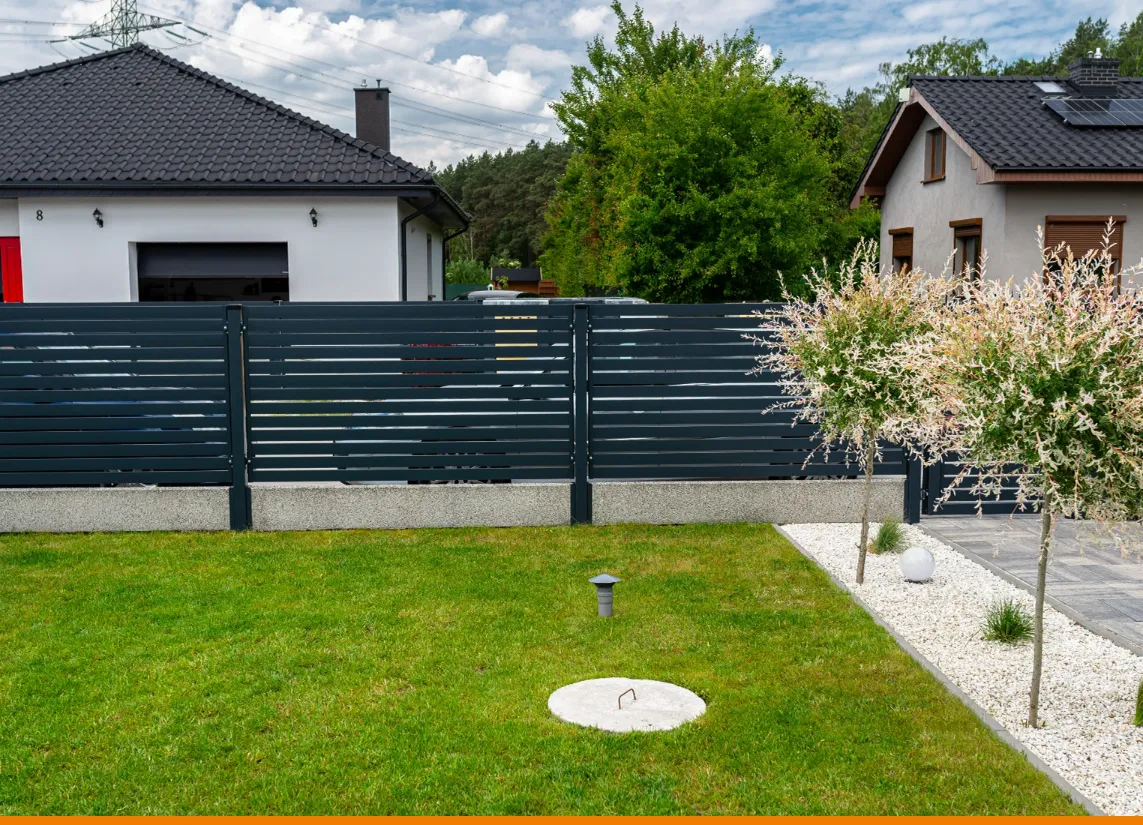 zdjęcie - ogrodzenie palisadowe