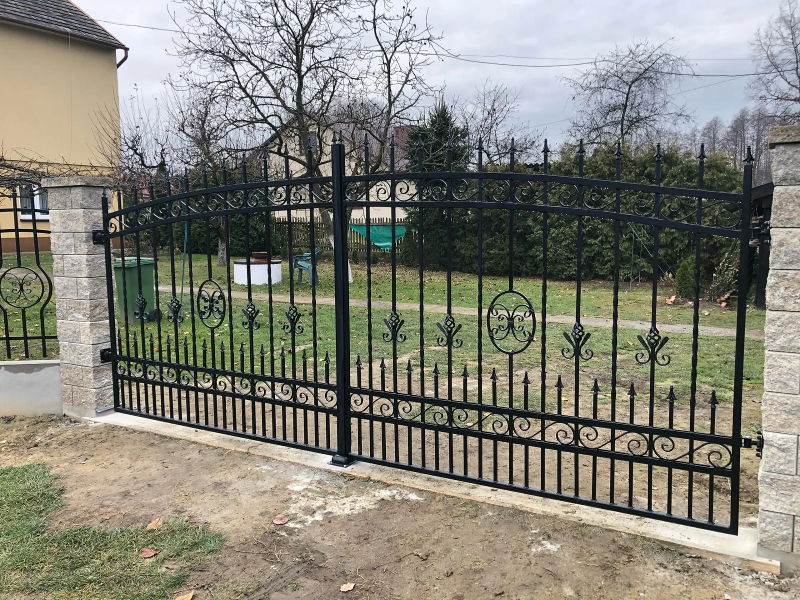 zdjęcie - ogrodzenie kute